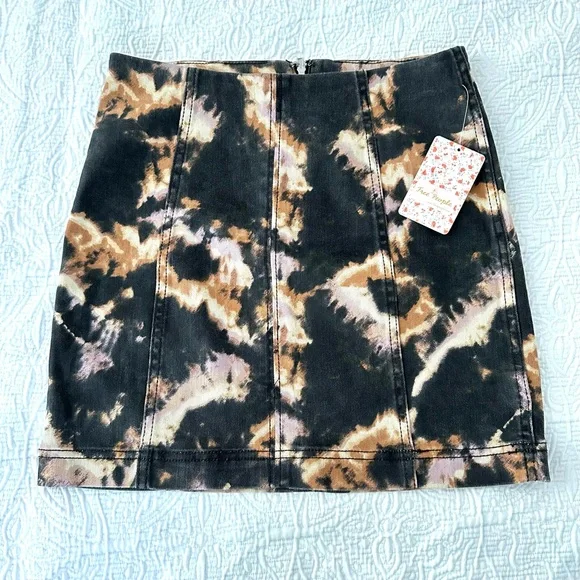 FREE PEOPLE NWT Tie Dye Zipper Back Mini Skirt Sz 4 - Picture 2 of 10